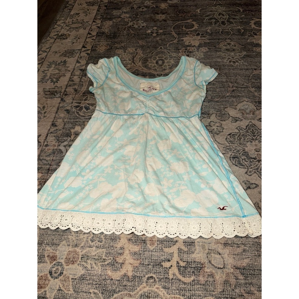 Vintage Y2K Hollister Lace Trim Baby Blue Floral Short Sleeve Babydoll Top